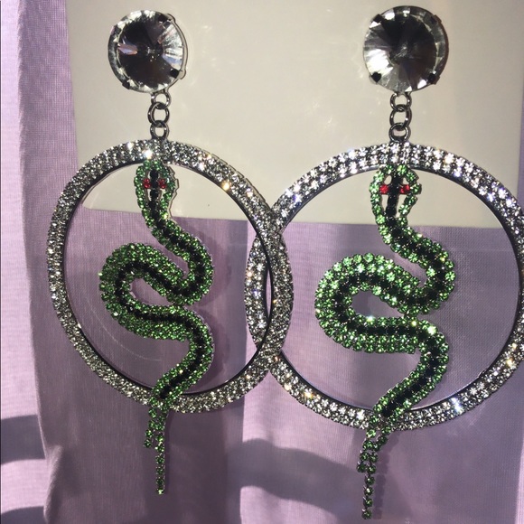 Gorgeous Rhinestone Pendant Earring - Picture 3 of 3